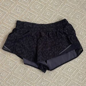 Lululemon hotty hot 2.5” short